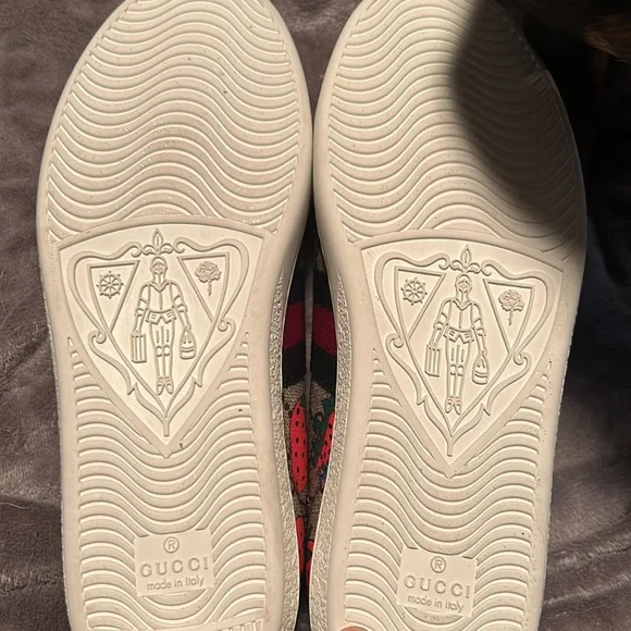 Gucci Supreme Strawberry Sneakers - Picture 4 of 8